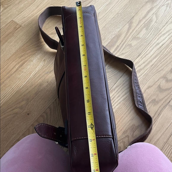 LUCALDO Classic Leather Messenger Bag - Picture 5 of 16